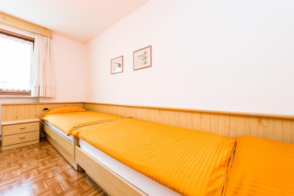 Appartamenti Cesa Crepa Neigra Canazei Exteriör bild